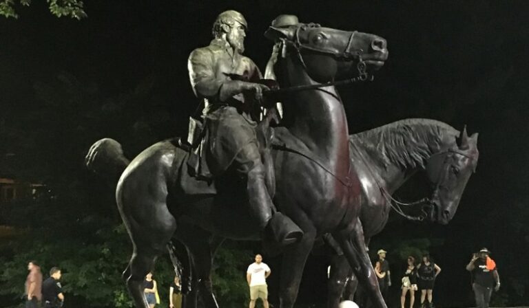 TRUMP PLANS TO HAVE A STATUE ERECTED OF HIMSELF SITTING ON A HORSE DRESSED AS A CONFEDERATE GENERAL